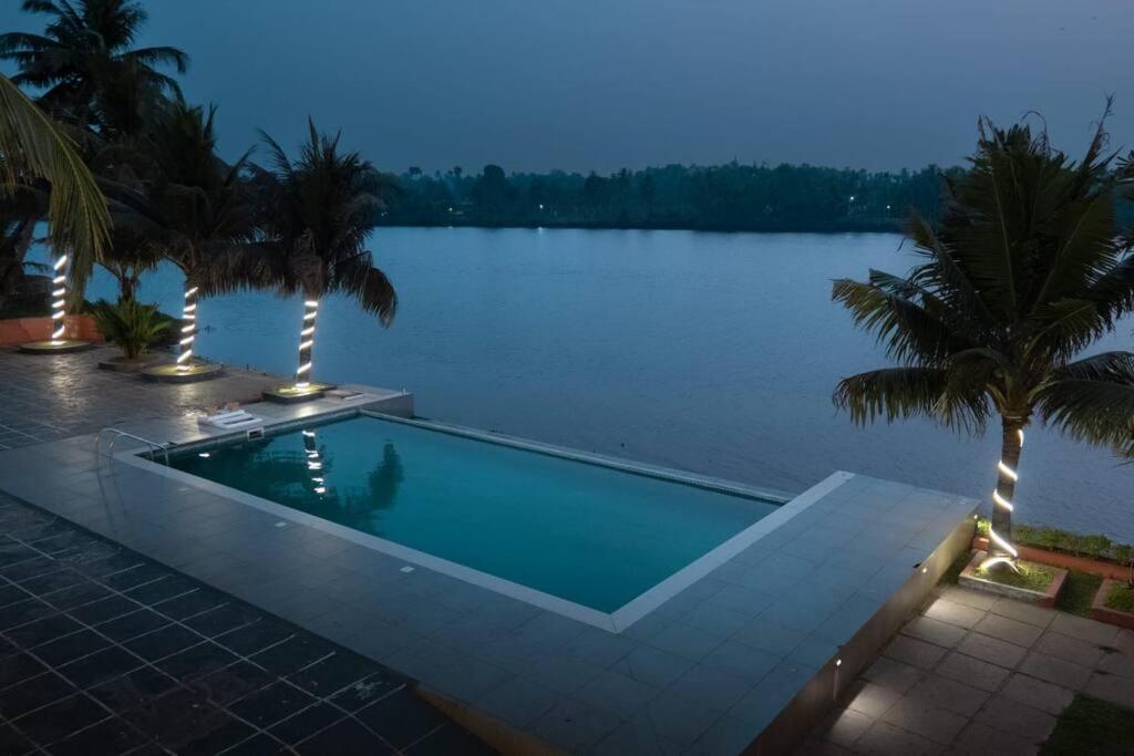 Riveria Portico - River Side 6 Bedroom Private Pool Bungalow North Paravur Exterior foto